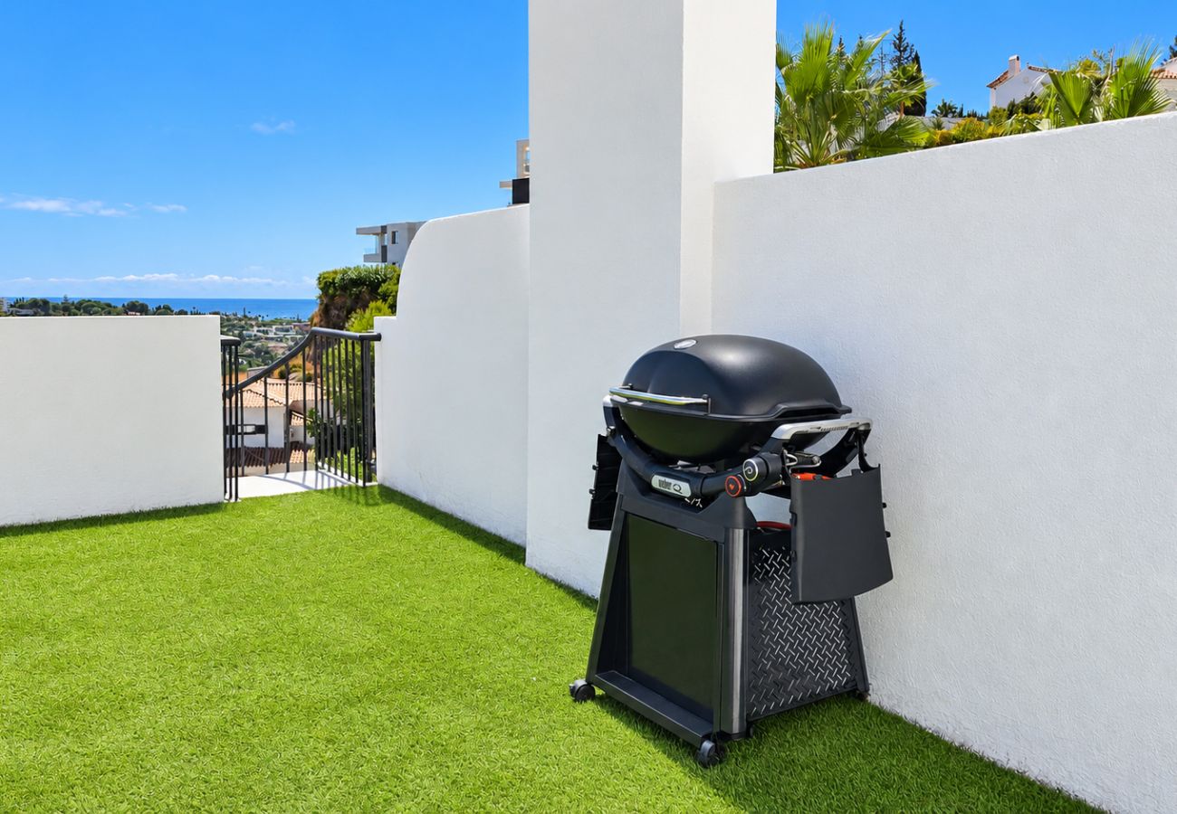 Apartamento en Benahavís - Pueblo Paraíso, vistas al mar,6 piscinas, gym y spa