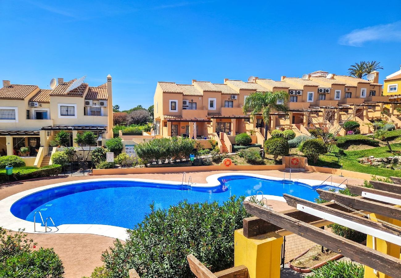 Terraced House in Mijas Costa - 3 bed in Los Jarales Calahonda close to the beach