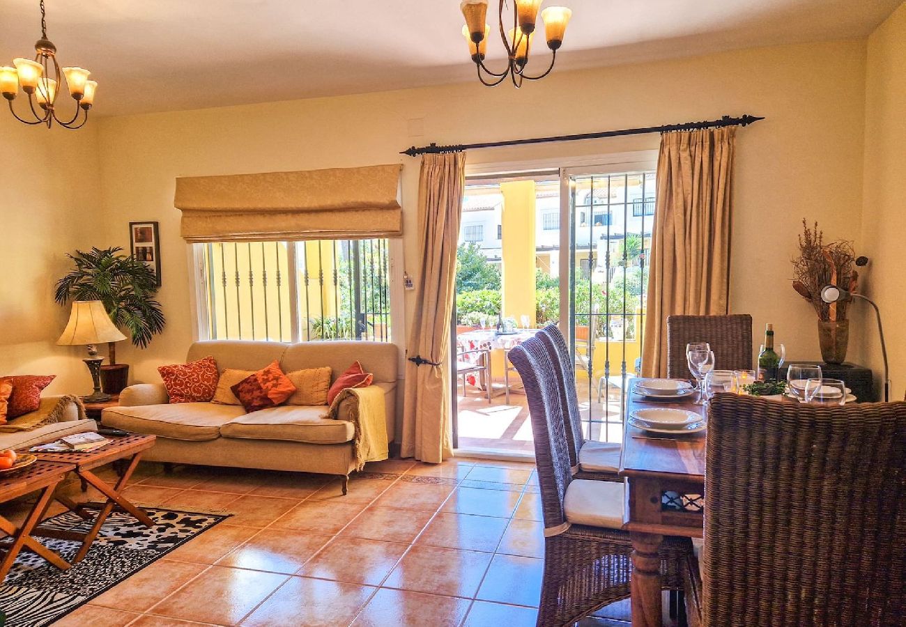 Terraced House in Mijas Costa - 3 bed in Los Jarales Calahonda close to the beach