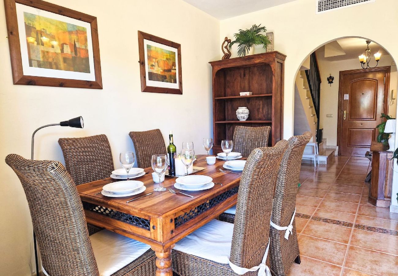 Terraced House in Mijas Costa - 3 bed in Los Jarales Calahonda close to the beach
