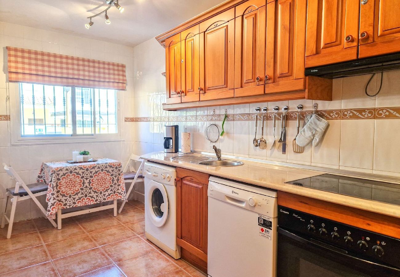 Terraced House in Mijas Costa - 3 bed in Los Jarales Calahonda close to the beach
