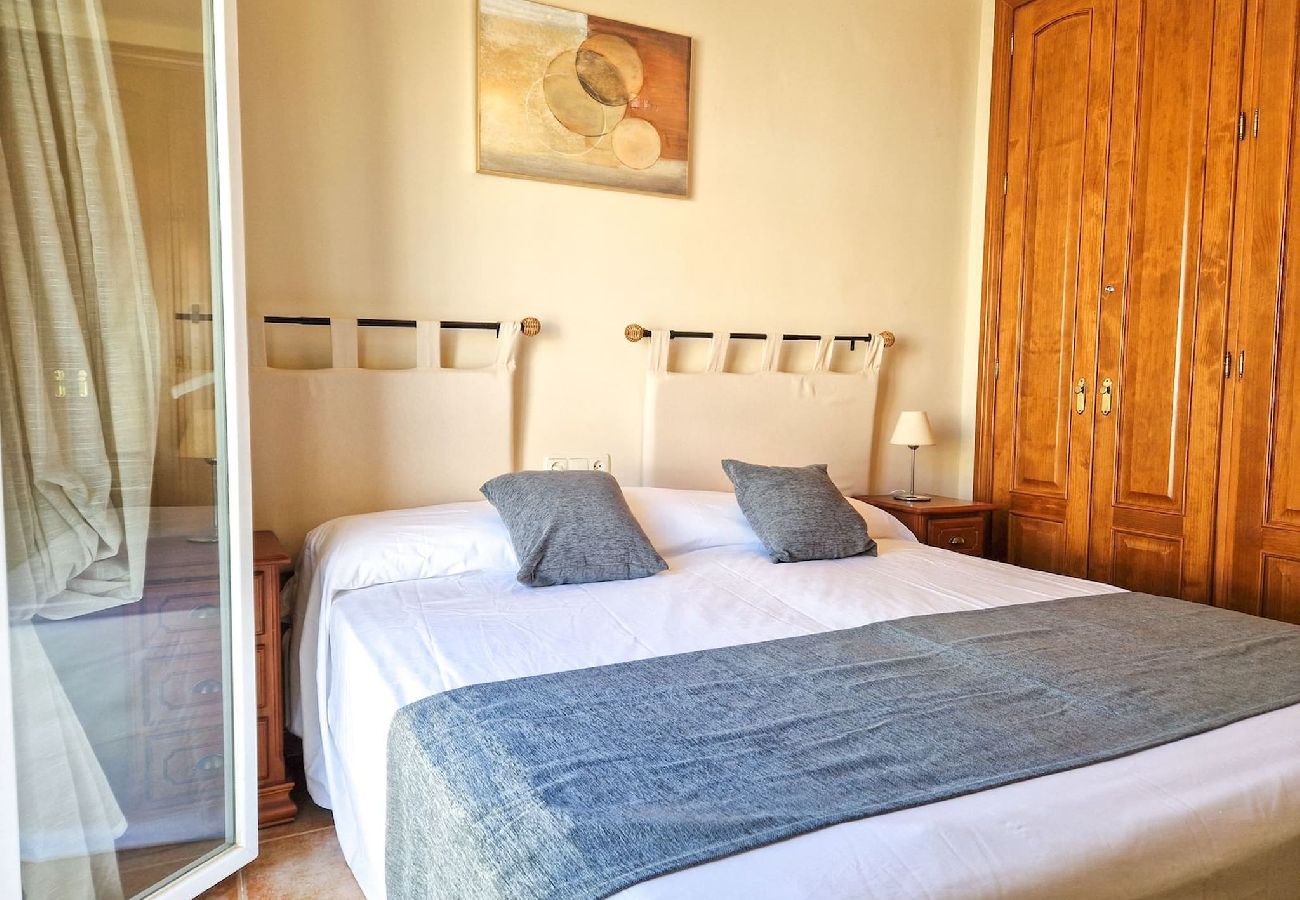 Terraced House in Mijas Costa - 3 bed in Los Jarales Calahonda close to the beach