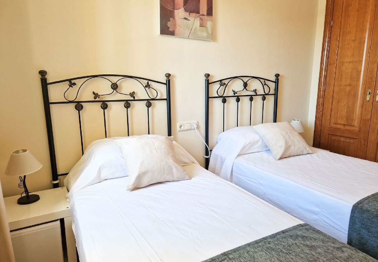 Terraced House in Mijas Costa - 3 bed in Los Jarales Calahonda close to the beach