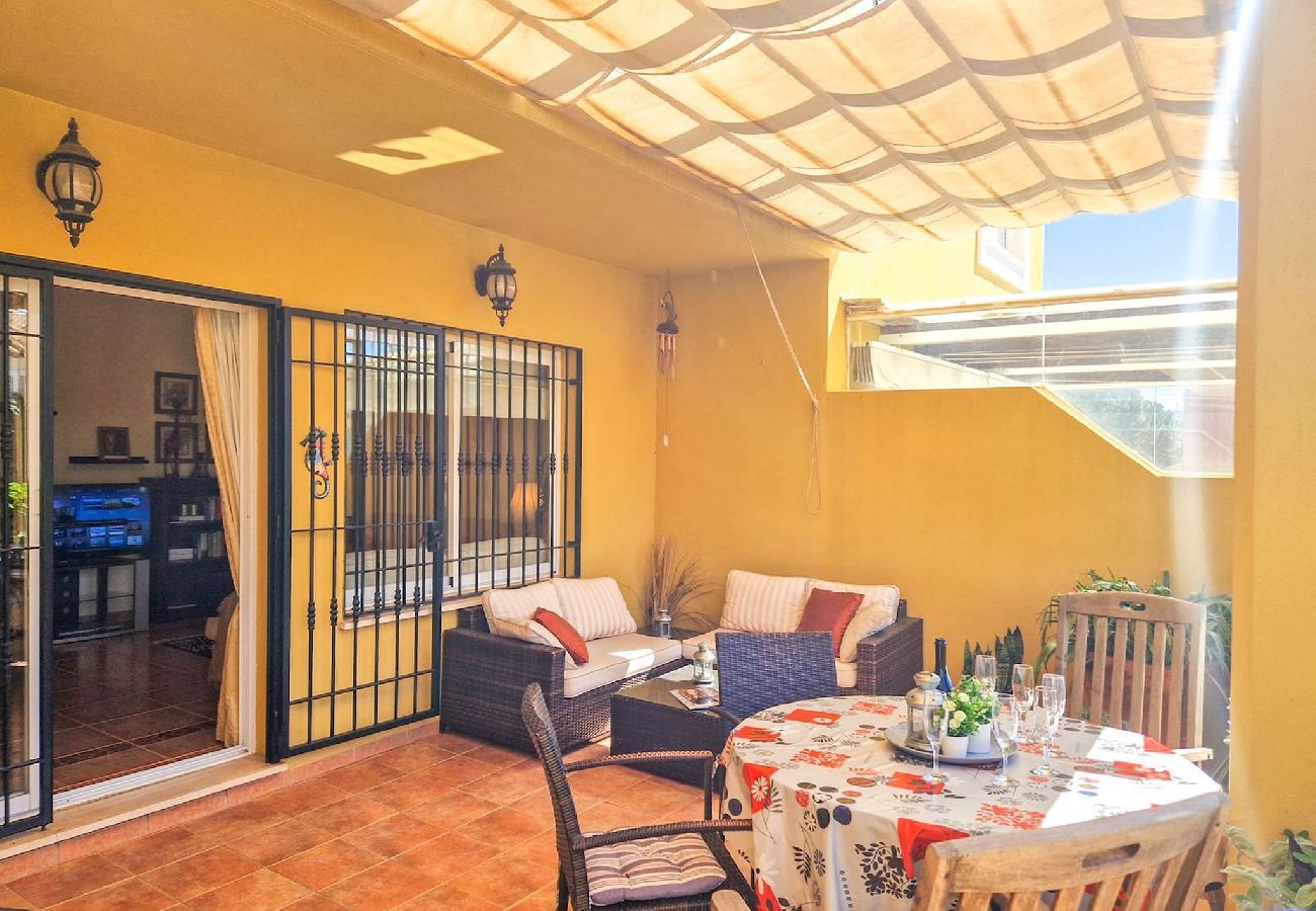 Terraced House in Mijas Costa - 3 bed in Los Jarales Calahonda close to the beach