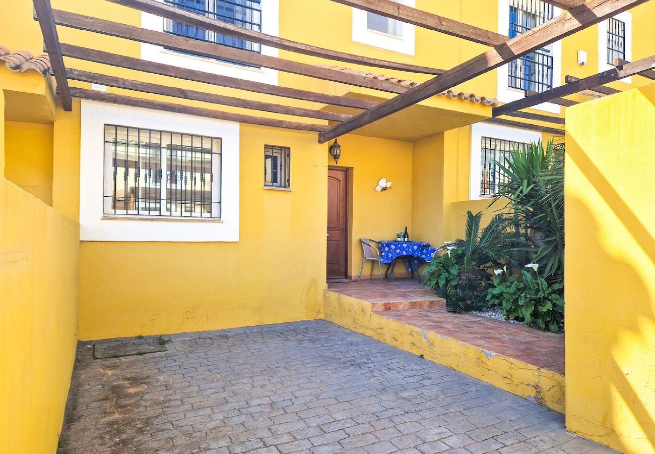 Terraced House in Mijas Costa - 3 bed in Los Jarales Calahonda close to the beach