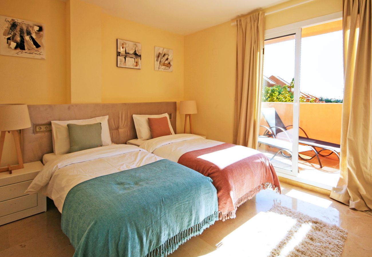 Apartment in Marbella - Stylish Duplex Penthouse Los Lagos de Santa Maria 