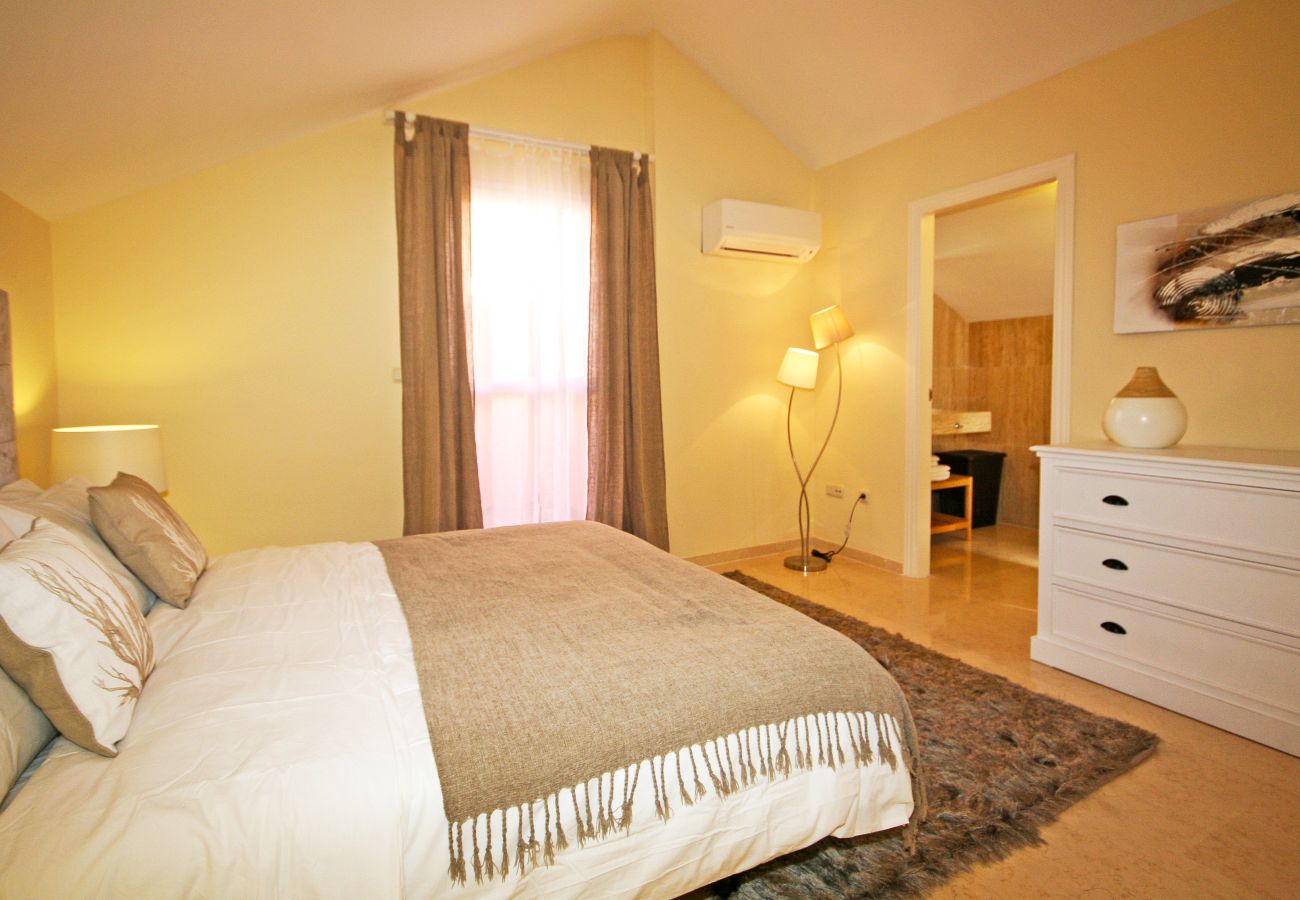 Apartment in Marbella - Stylish Duplex Penthouse Los Lagos de Santa Maria 