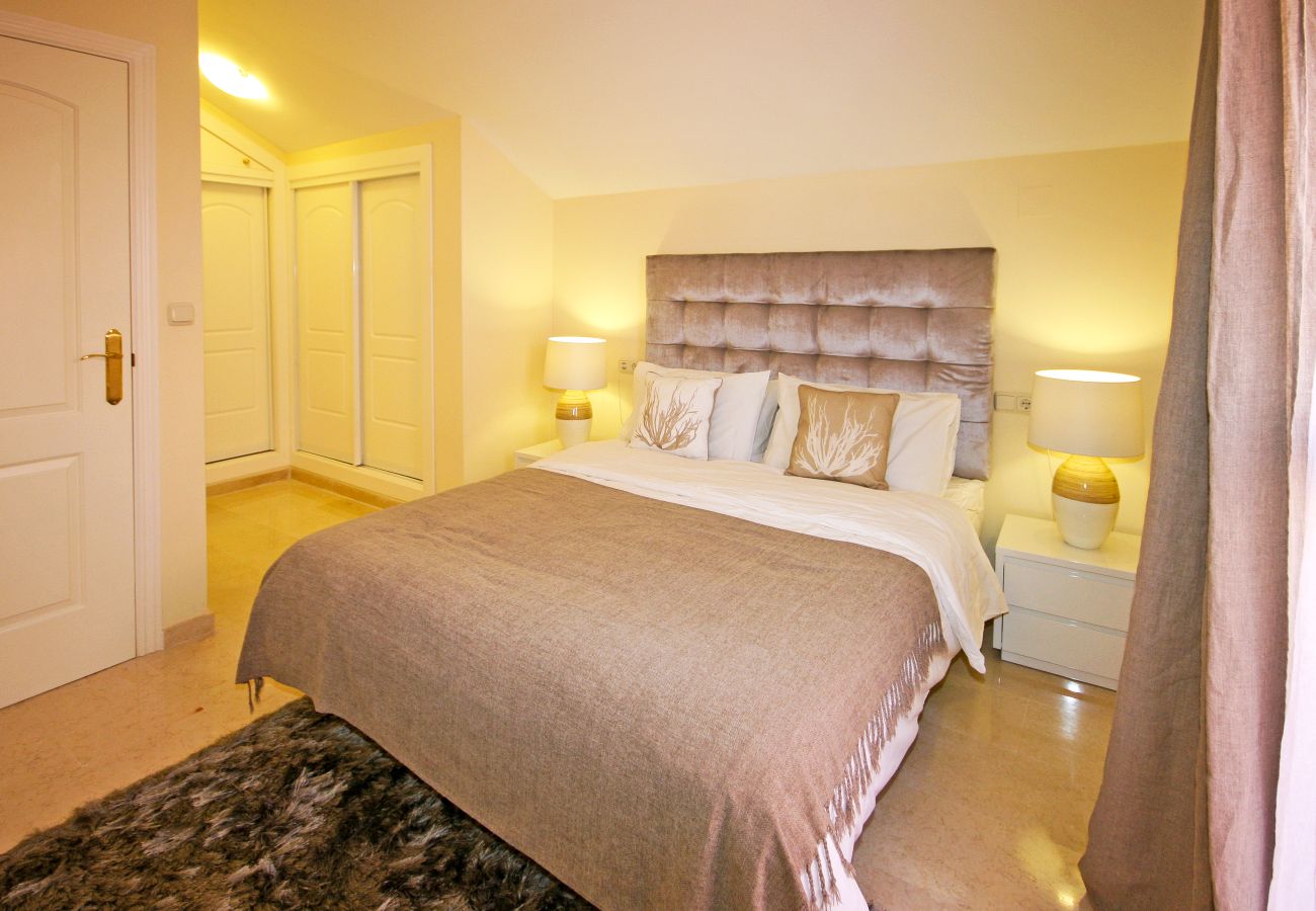 Apartment in Marbella - Stylish Duplex Penthouse Los Lagos de Santa Maria 