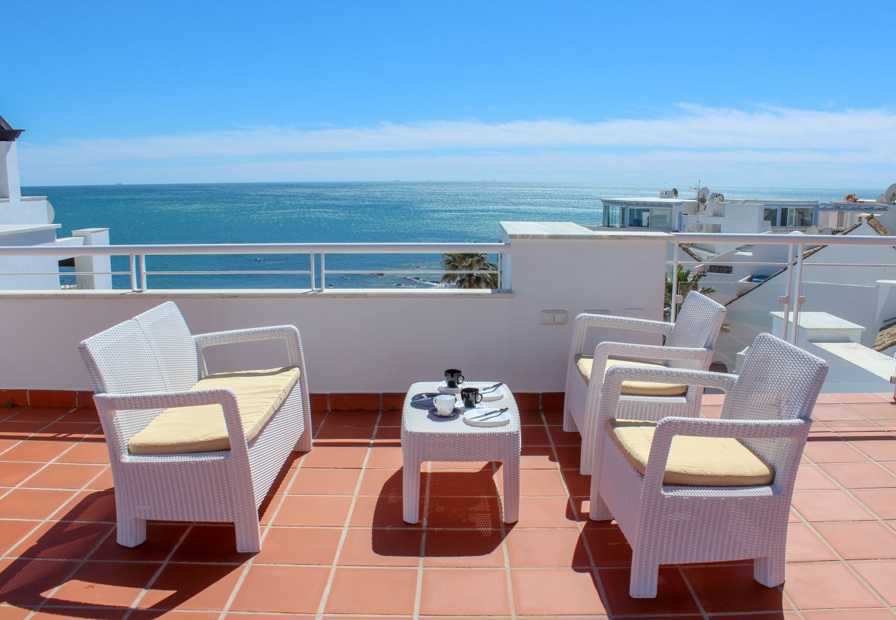Apartment in Casares - Beachfront Penthouse with Sea Views, Hot Tub, BBQ 