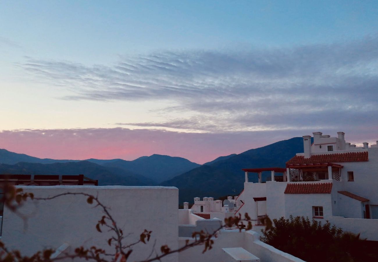 Apartment in Istán - 2 bed duplex penthouse with stunning views, Istan 