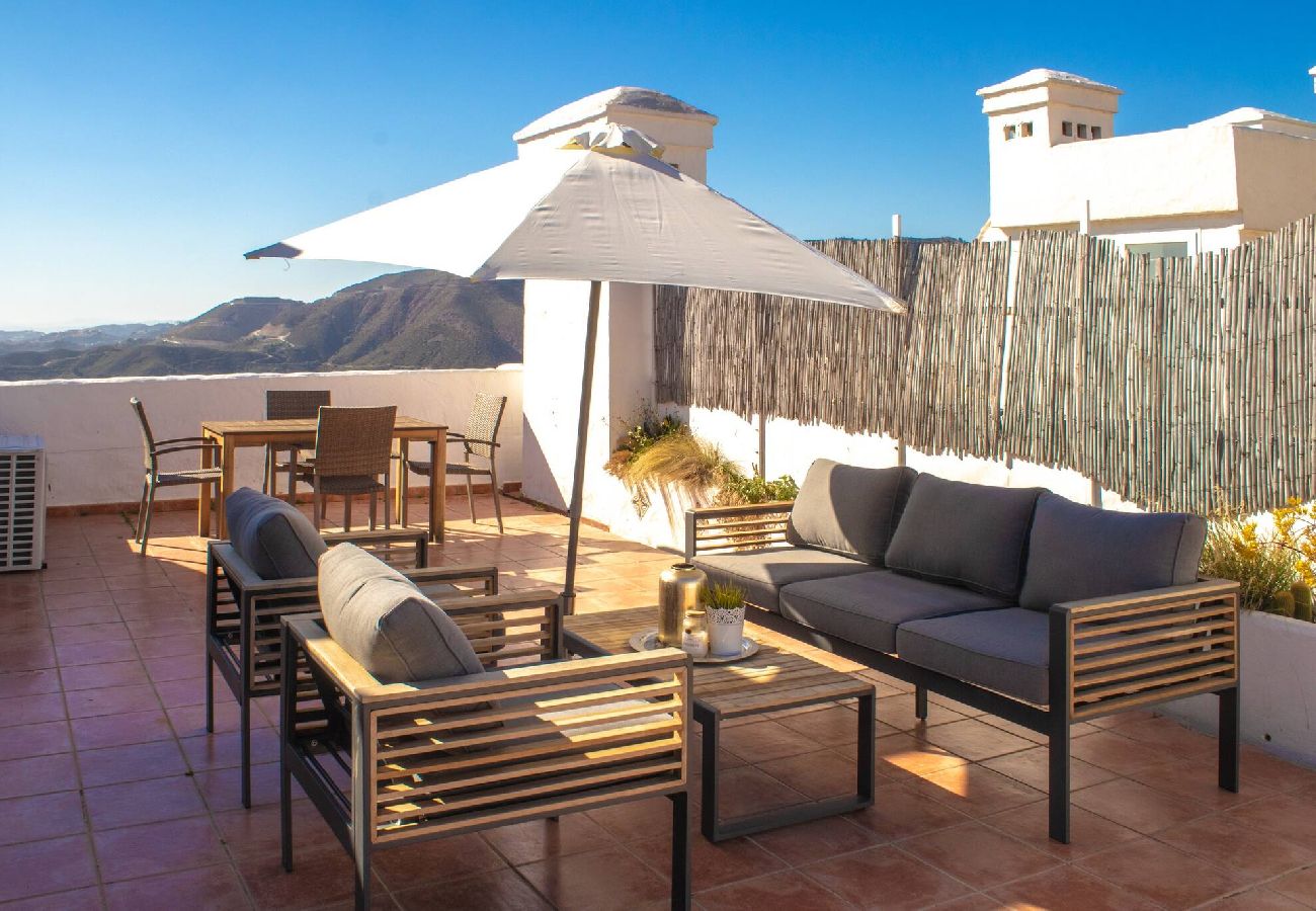 Apartment in Istán - 2 bed duplex penthouse with stunning views, Istan 
