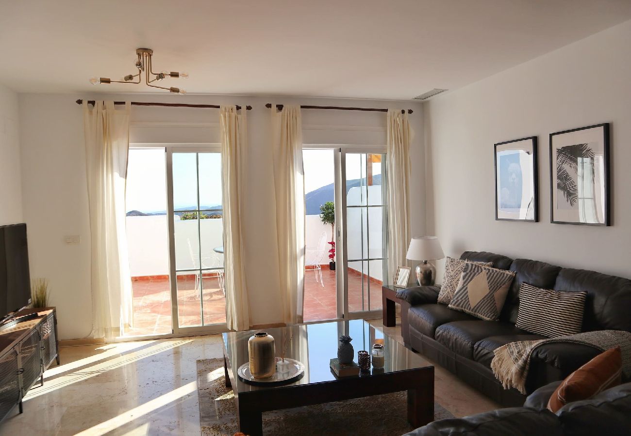 Apartment in Istán - 2 bed duplex penthouse with stunning views, Istan 