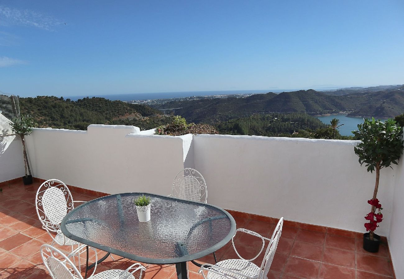 Apartment in Istán - 2 bed duplex penthouse with stunning views, Istan 