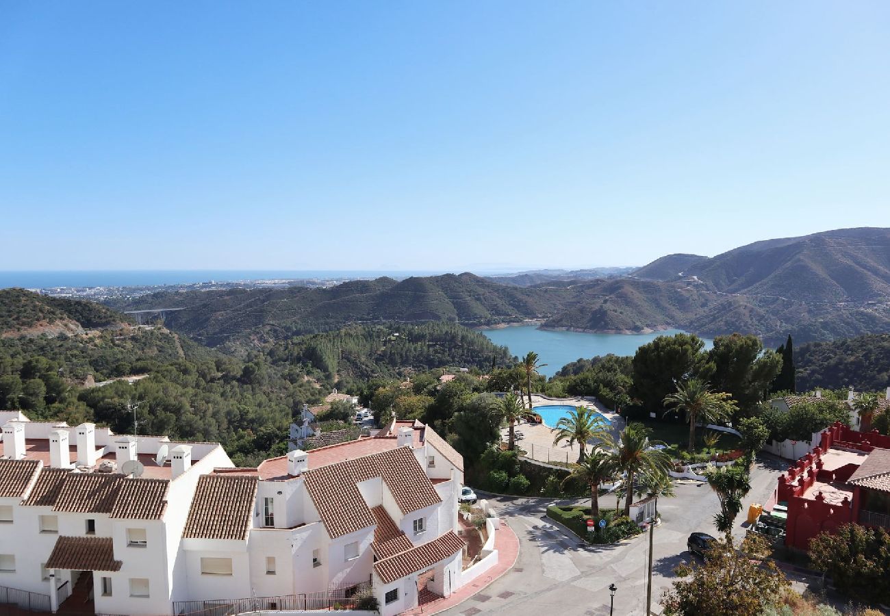 Apartment in Istán - 2 bed duplex penthouse with stunning views, Istan 