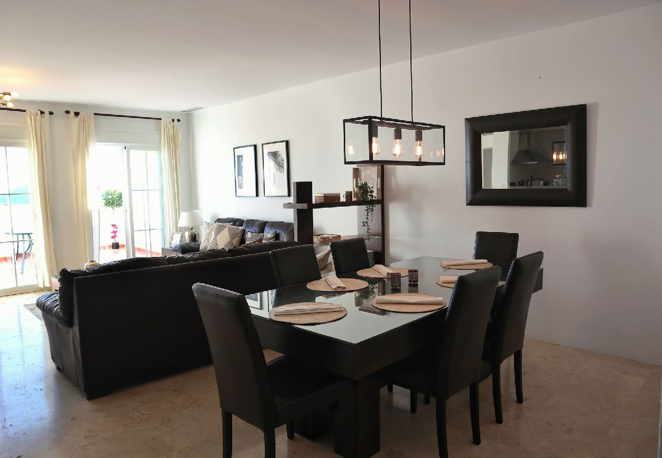 Apartment in Istán - 2 bed duplex penthouse with stunning views, Istan 