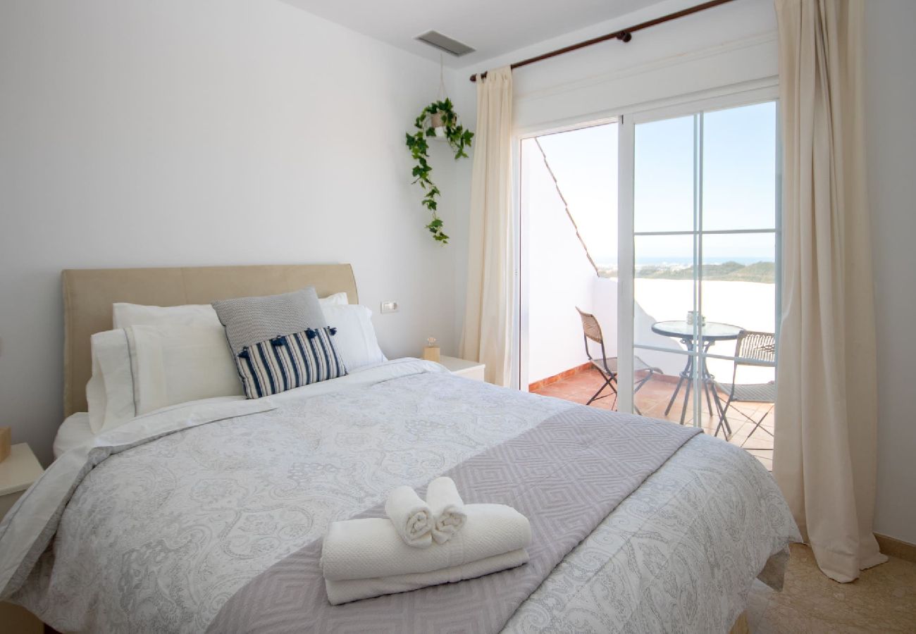 Apartment in Istán - 2 bed duplex penthouse with stunning views, Istan 