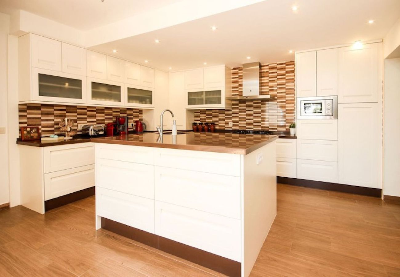 Villa in Ojen - Seven bedroom countryside villa 