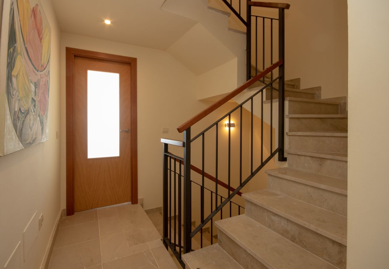 Terraced House in Manilva - Spacious townhouse with stunning views, Manilva 