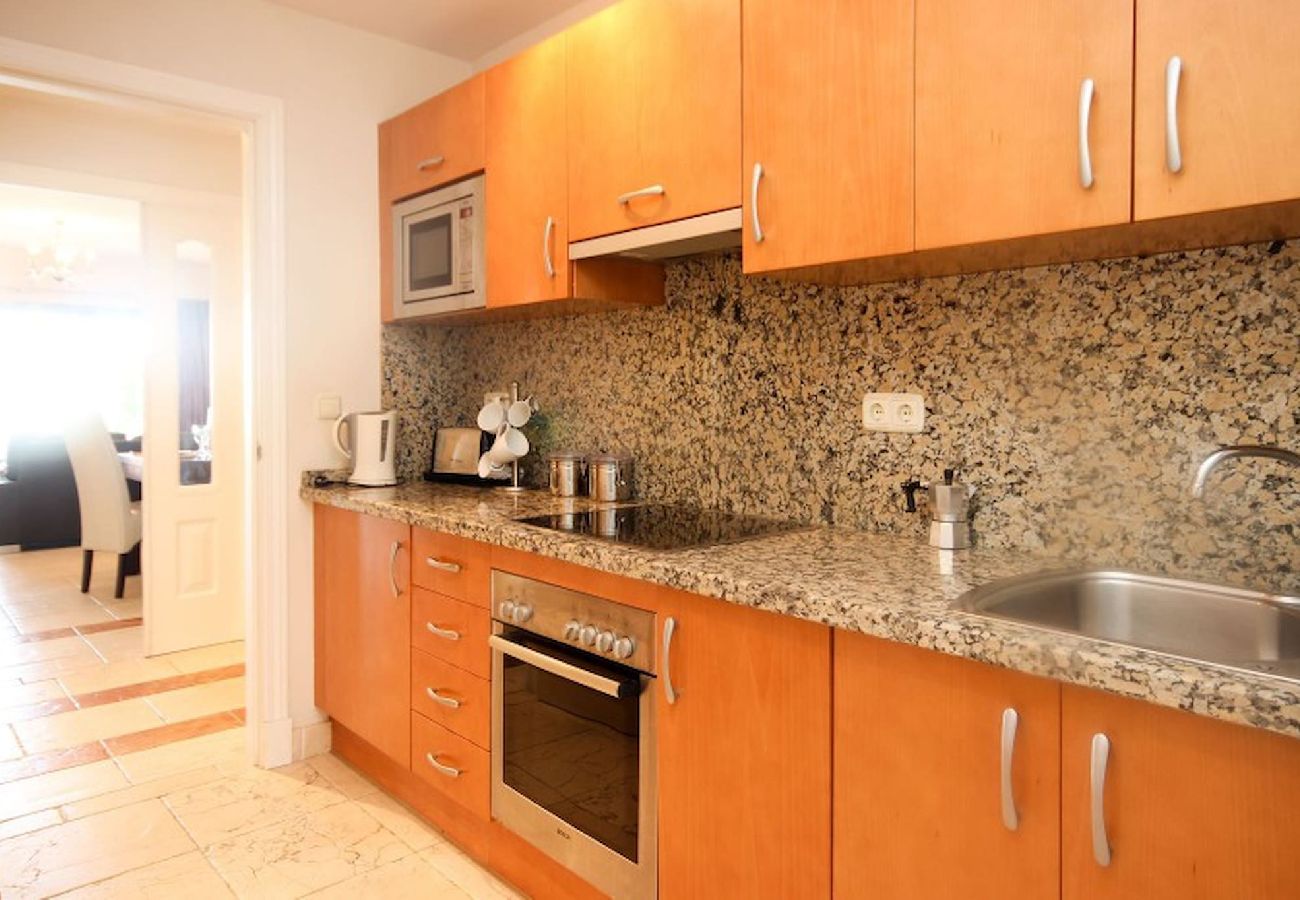 Apartment in Estepona - Holiday Rental Property in the Sun 