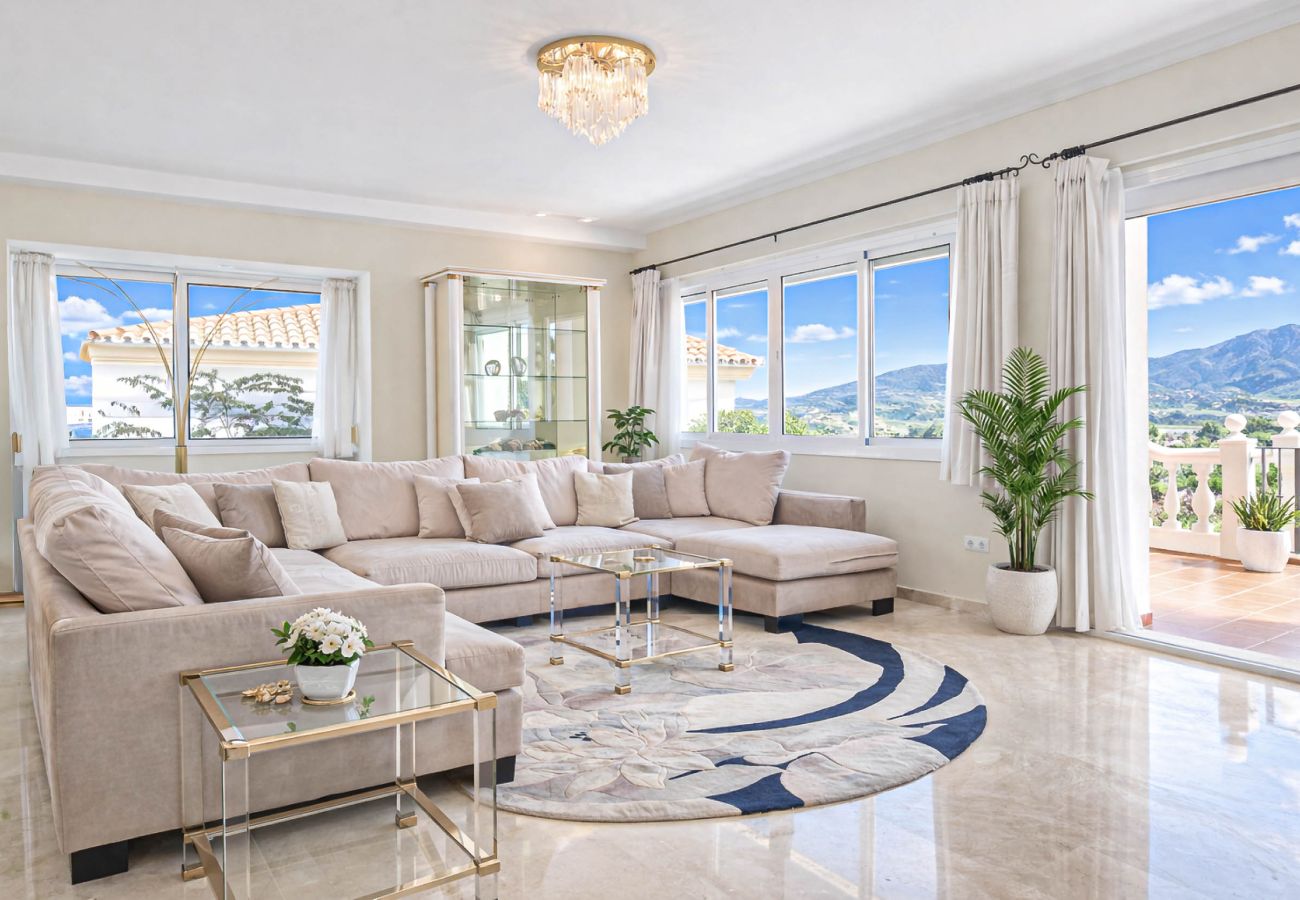 Villa in Mijas Costa - Villa with private pool near La Cala Golf Resort 