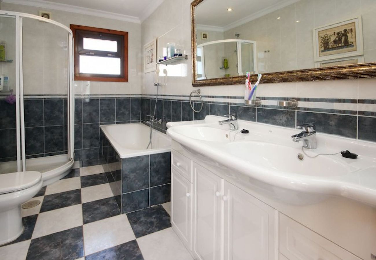 Villa in Mijas Costa - Superb holiday villa close to the sea near La Cala 