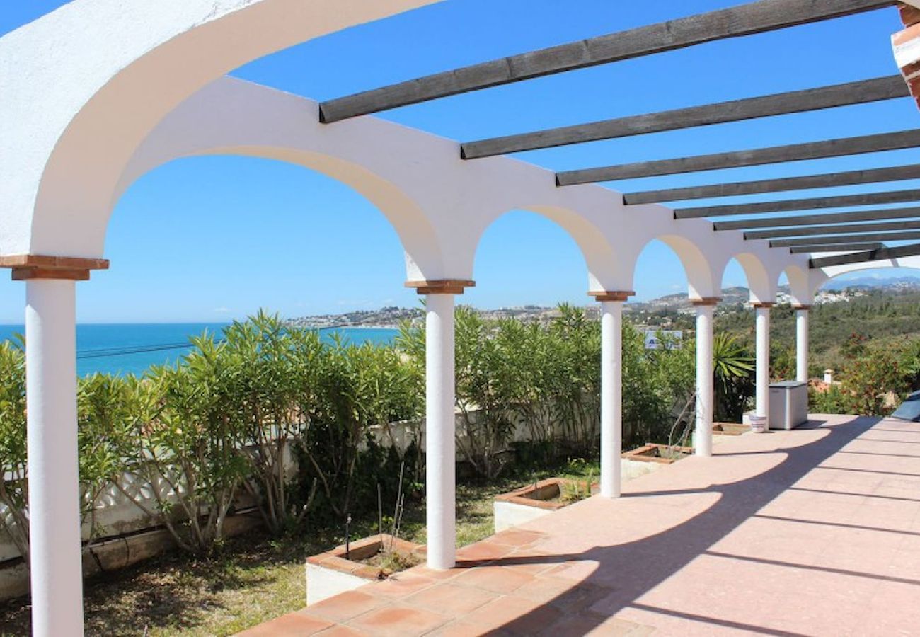Villa in Mijas Costa - Superb holiday villa close to the sea near La Cala 