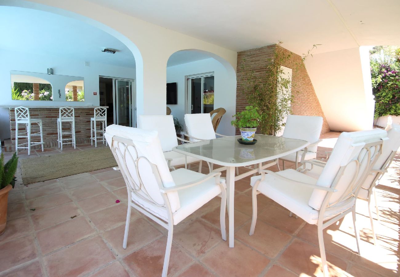 Villa in Mijas Costa - Fantastic 5 bedroom villa with private pool close to the sea in Mijas Costa