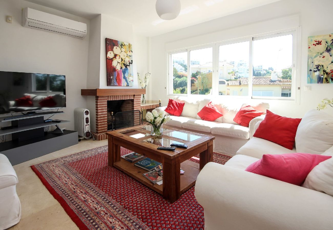 Villa in Mijas Costa - Fantastic 5 bedroom villa with private pool close to the sea in Mijas Costa