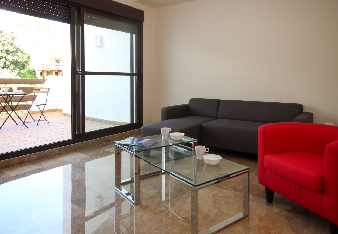 Apartment in Estepona - Modern Apartment in Golf Complex WiFi and Parking 