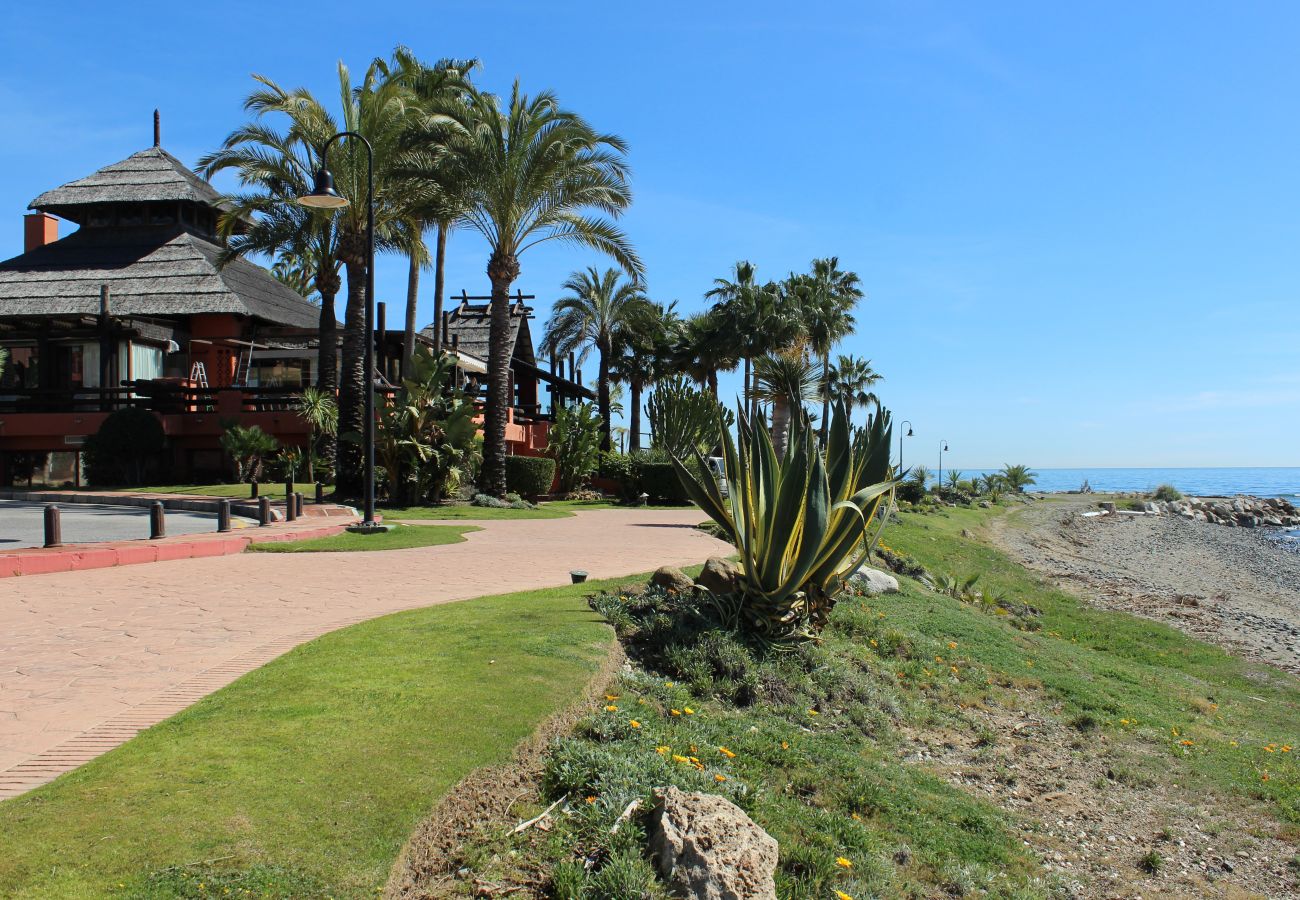 Apartment in Estepona - Modern Apartment in Golf Complex WiFi and Parking 