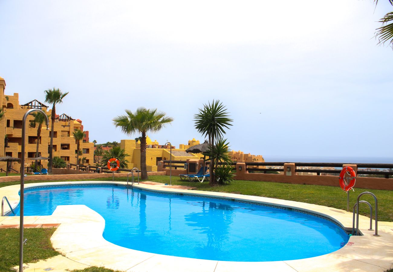 Apartment in Manilva - Spacious 3 bed apt near Duquesa Golf and Port 