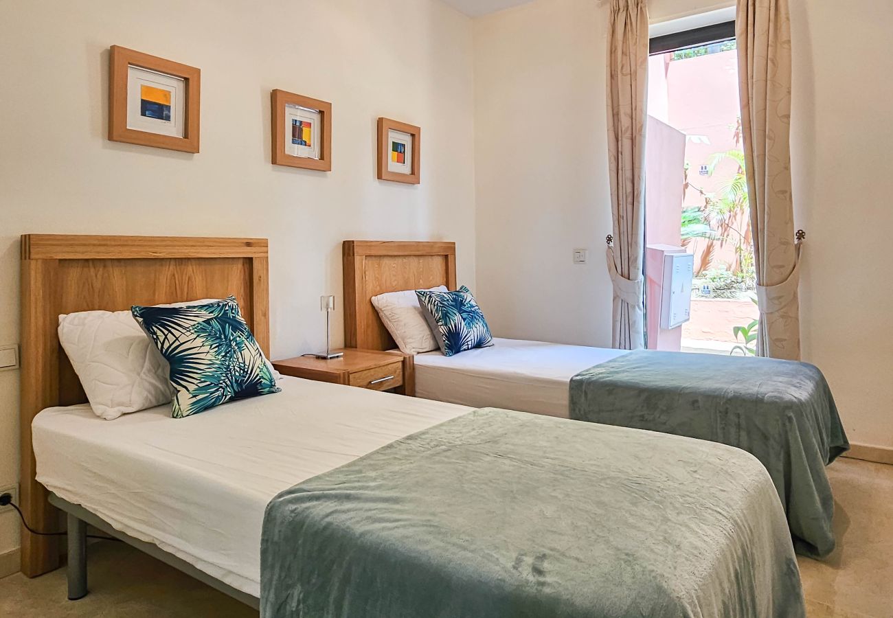 Apartment in Mijas Costa - Two bedroom apartment in Calahonda with sea views