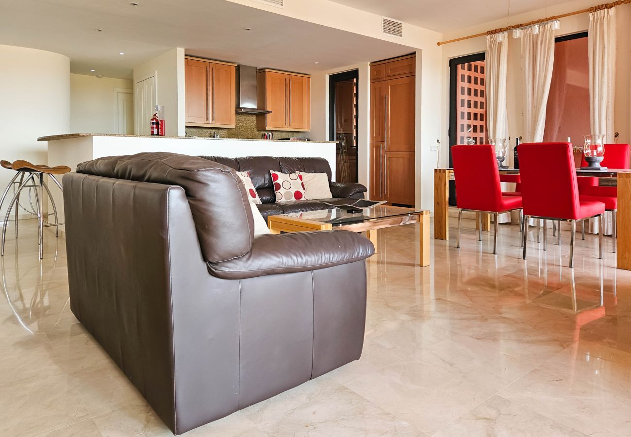 Apartment in Mijas Costa - Two bedroom apartment in Calahonda with sea views