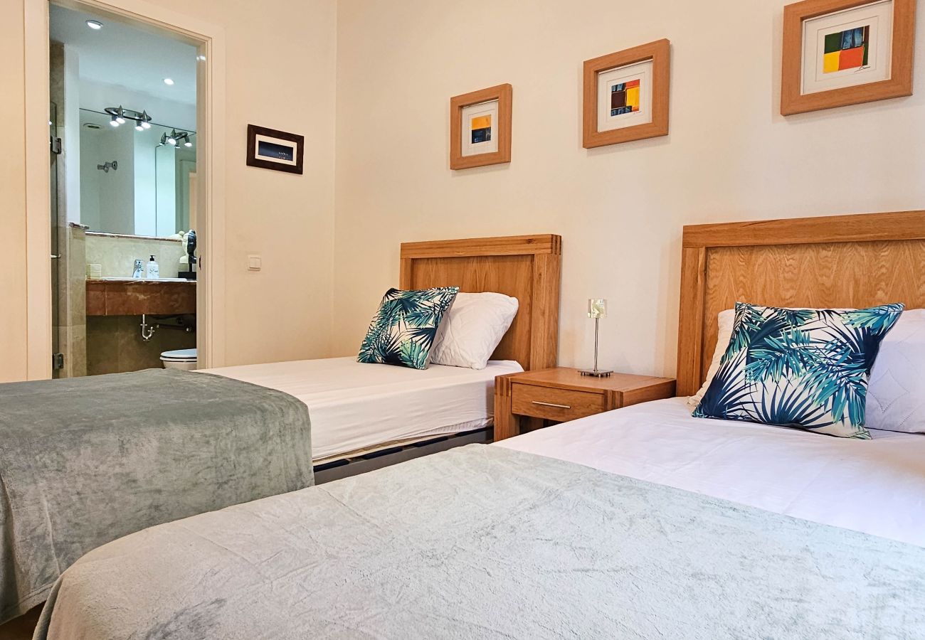 Apartment in Mijas Costa - Two bedroom apartment in Calahonda with sea views