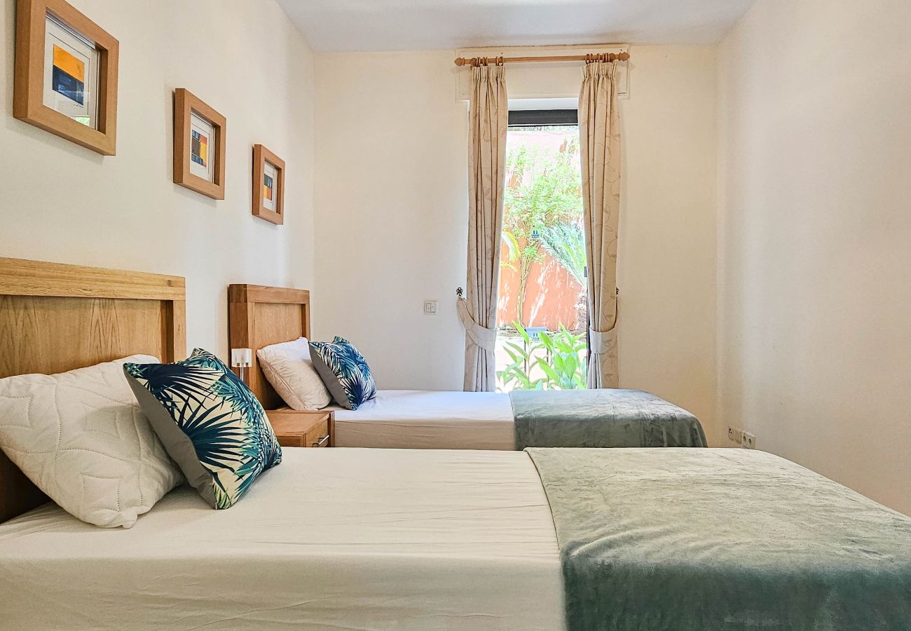 Apartment in Mijas Costa - Two bedroom apartment in Calahonda with sea views