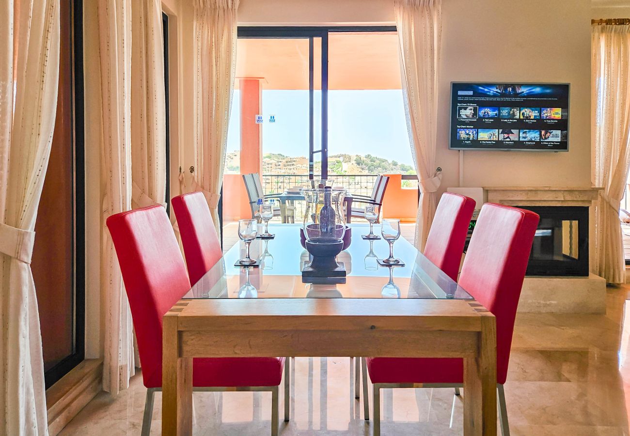 Apartment in Mijas Costa - Two bedroom apartment in Calahonda with sea views