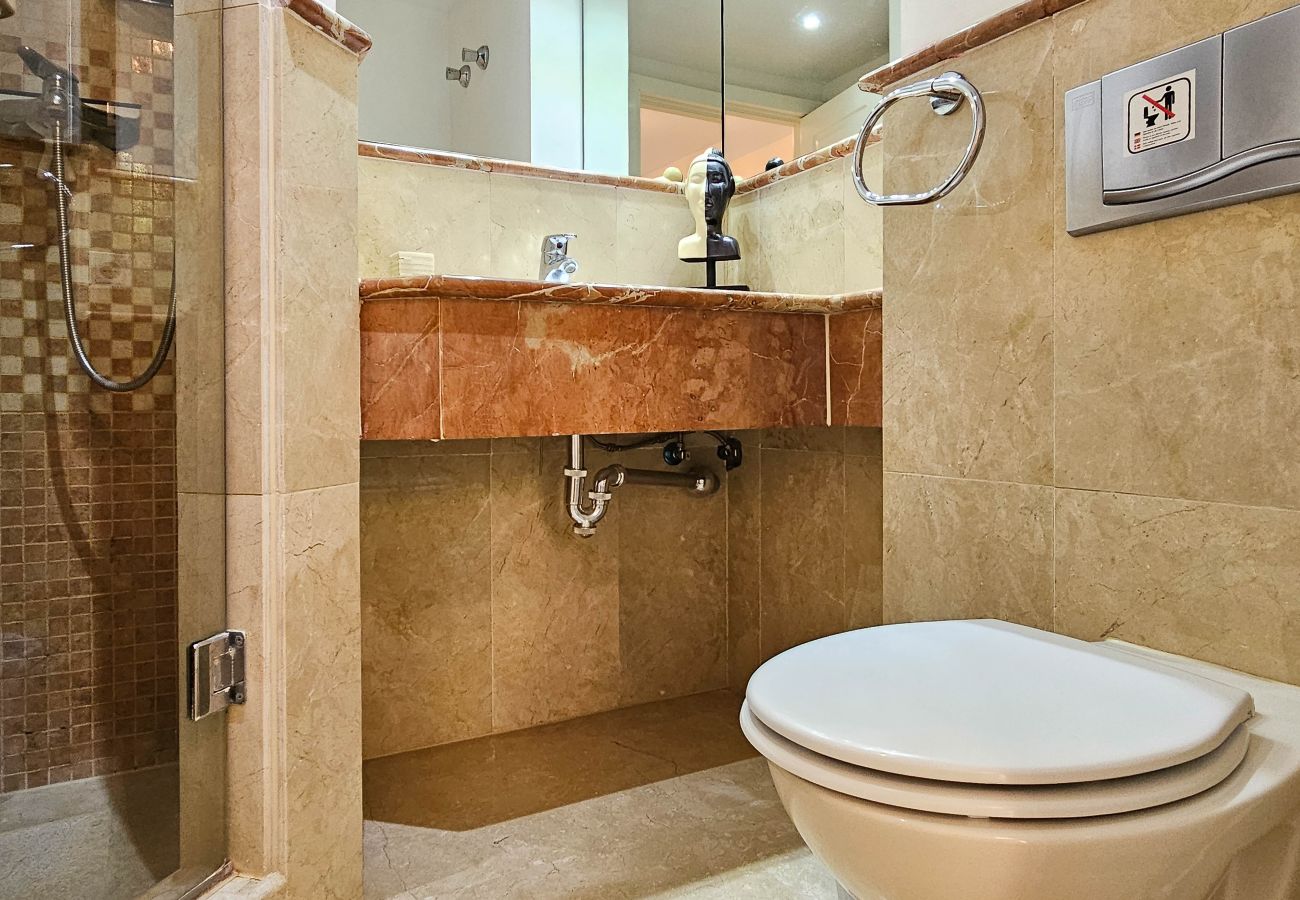 Apartment in Mijas Costa - Two bedroom apartment in Calahonda with sea views