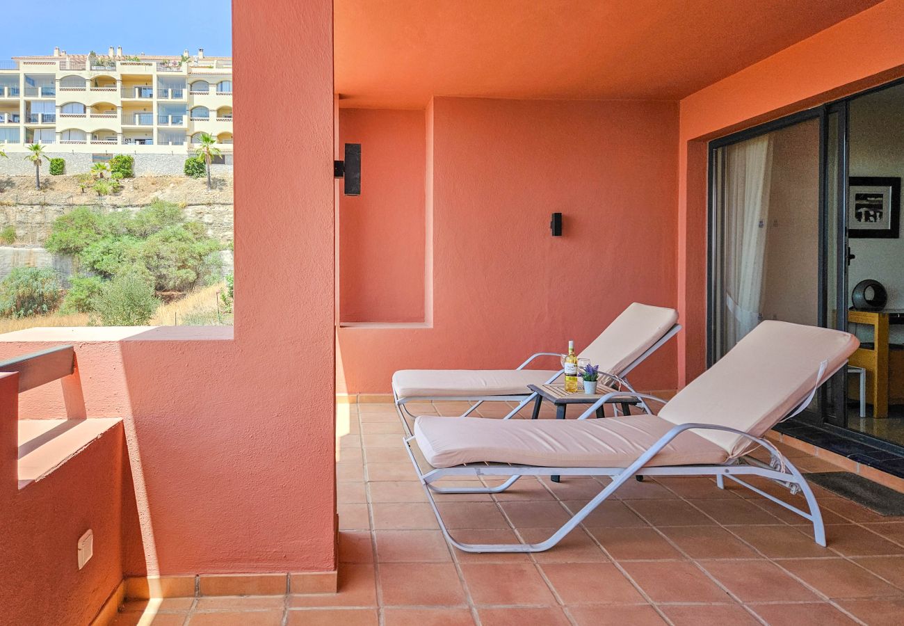 Apartment in Mijas Costa - Two bedroom apartment in Calahonda with sea views