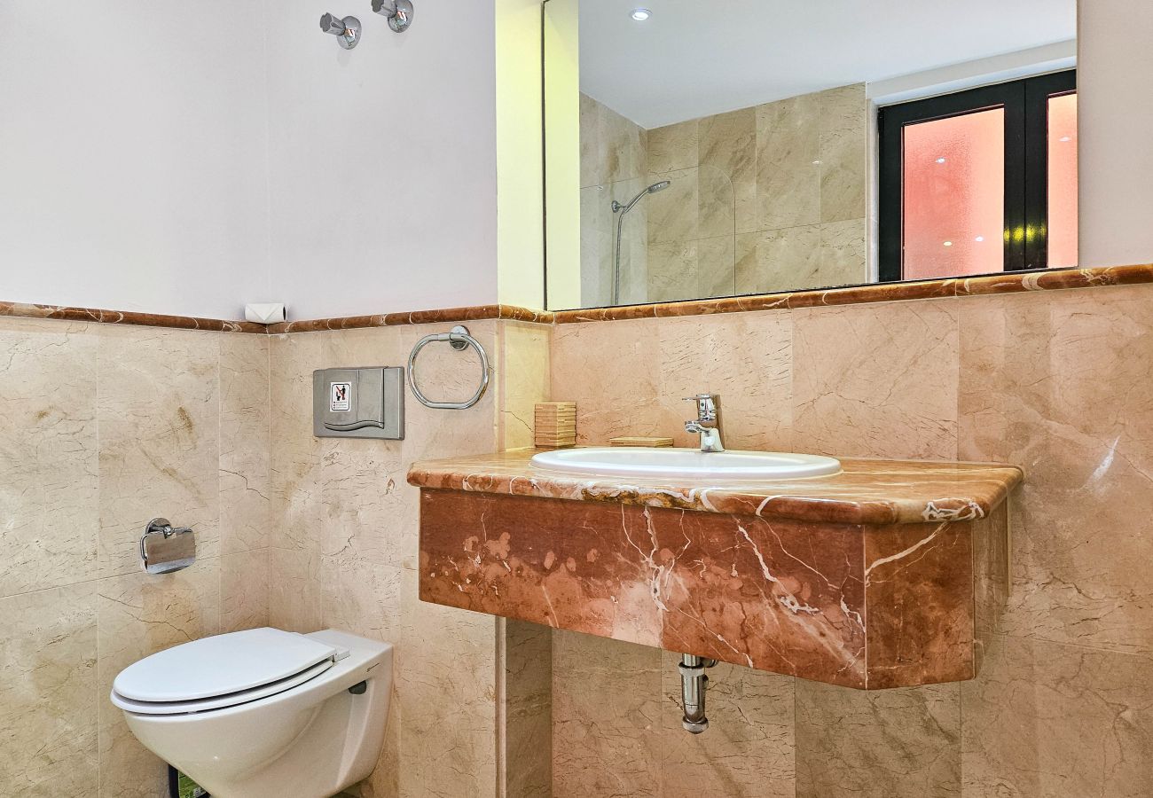 Apartment in Mijas Costa - Two bedroom apartment in Calahonda with sea views