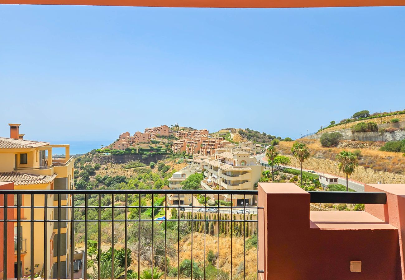 Apartment in Mijas Costa - Two bedroom apartment in Calahonda with sea views