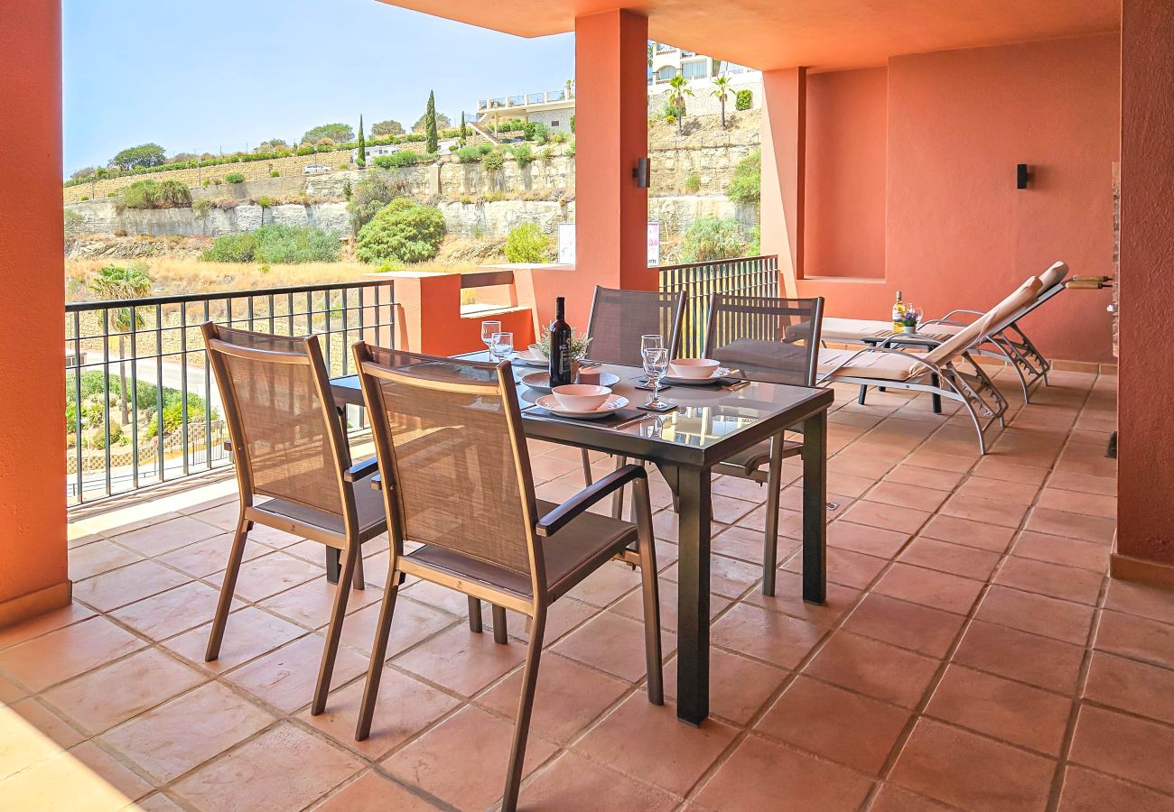 Apartment in Mijas Costa - Two bedroom apartment in Calahonda with sea views