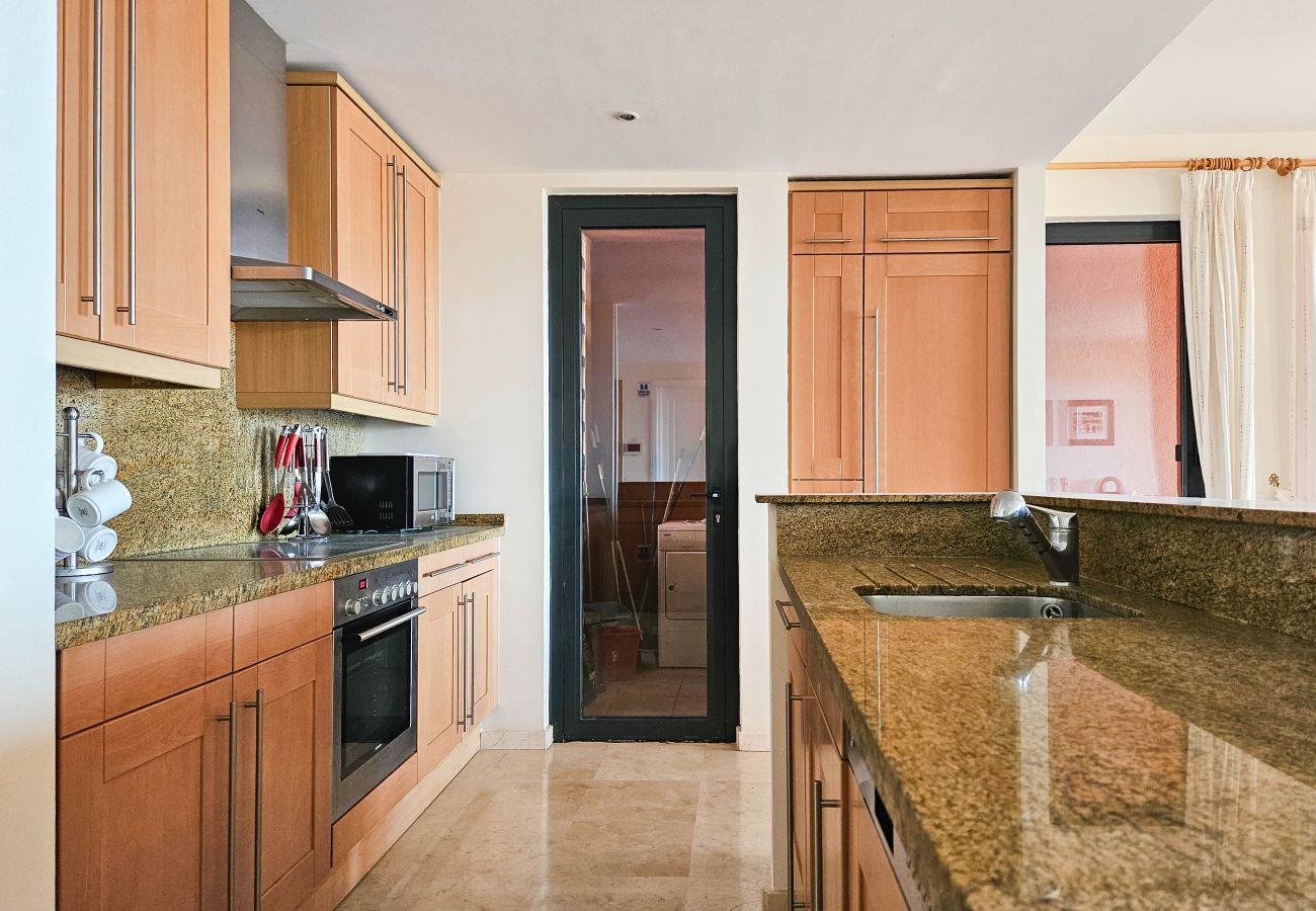 Apartment in Mijas Costa - Two bedroom apartment in Calahonda with sea views