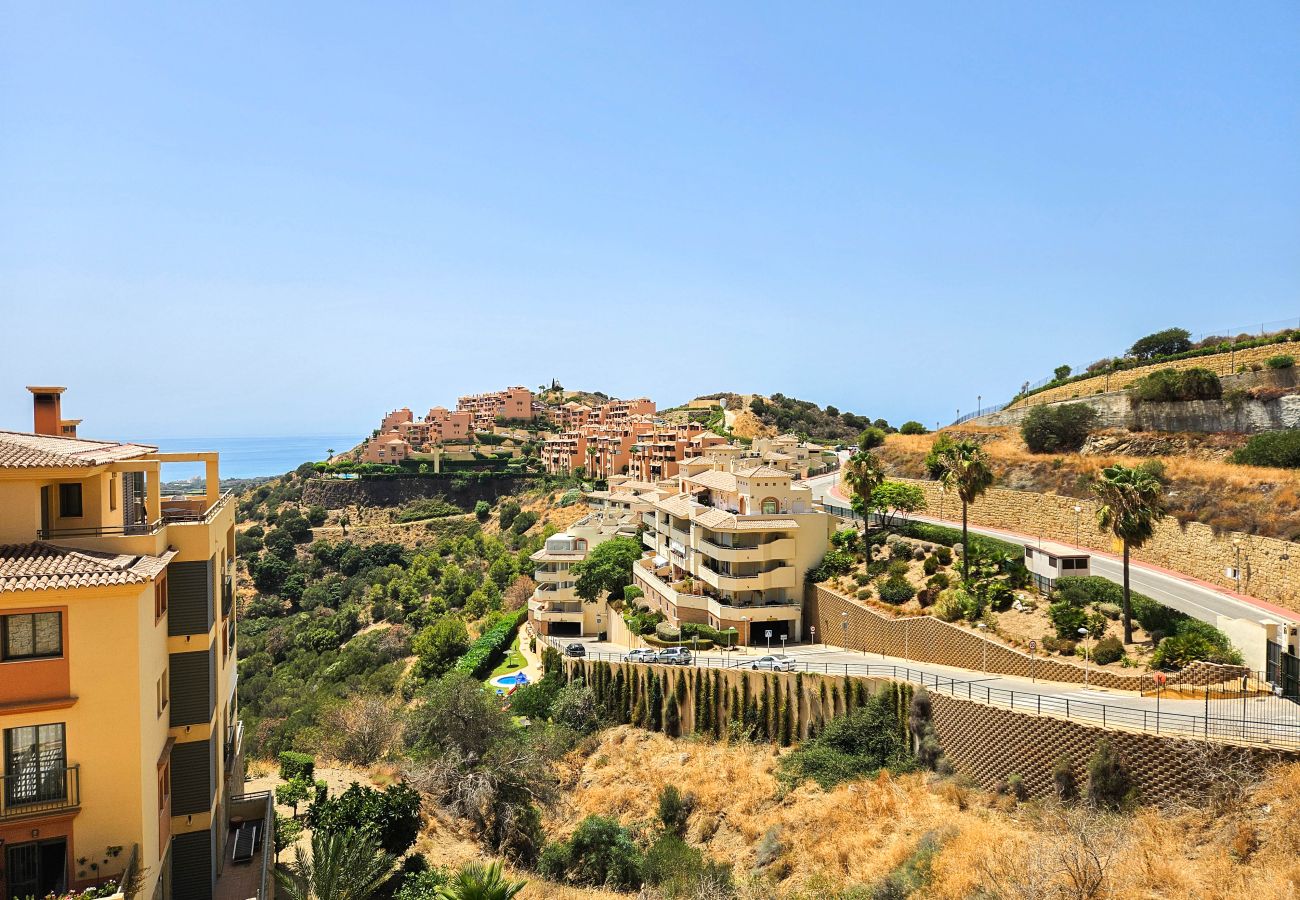 Apartment in Mijas Costa - Two bedroom apartment in Calahonda with sea views
