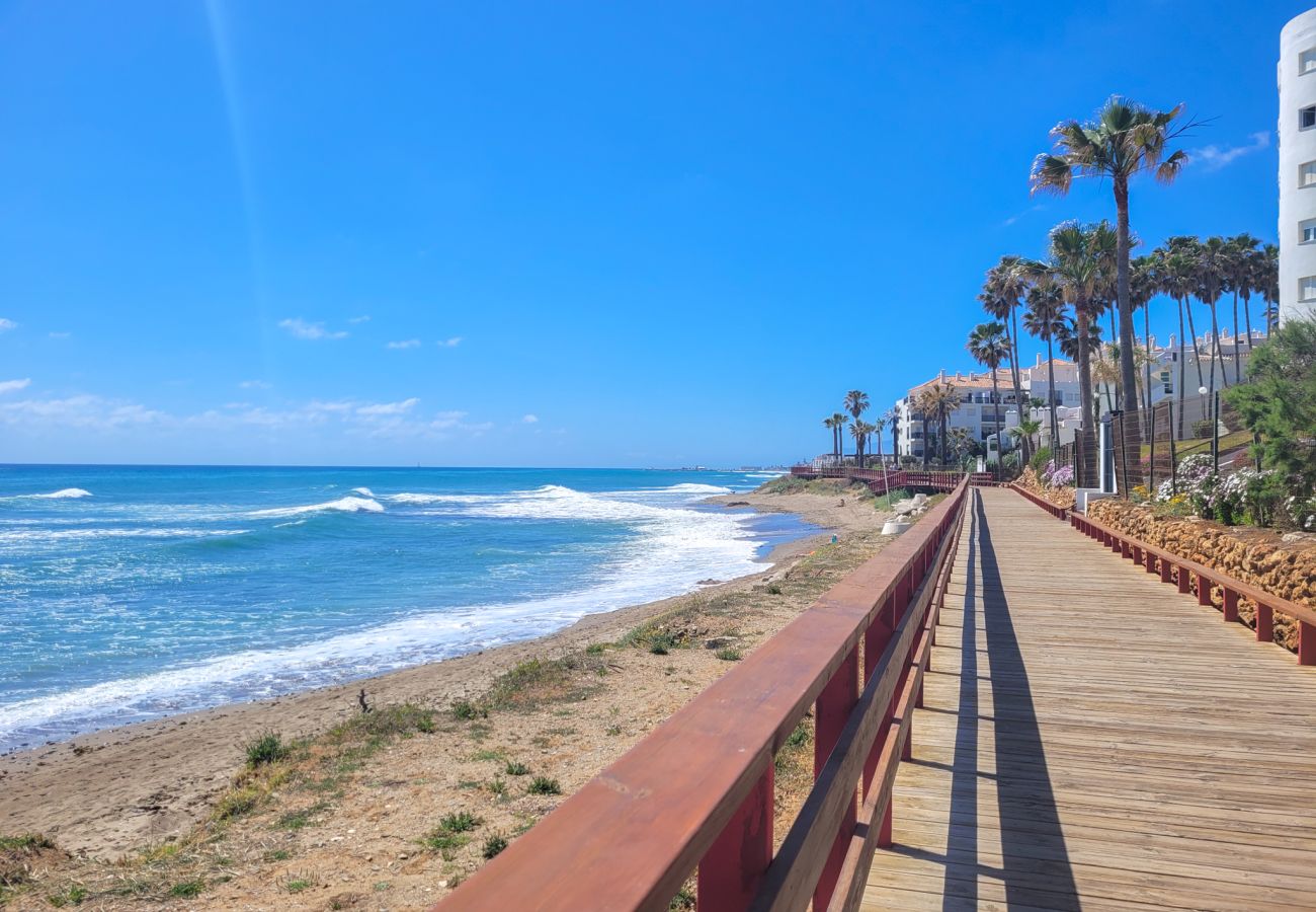 Apartment in Mijas Costa - Two bedroom apartment in Calahonda with sea views