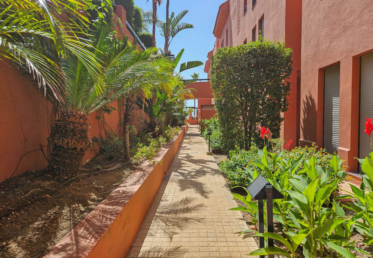 Apartment in Mijas Costa - Two bedroom apartment in Calahonda with sea views