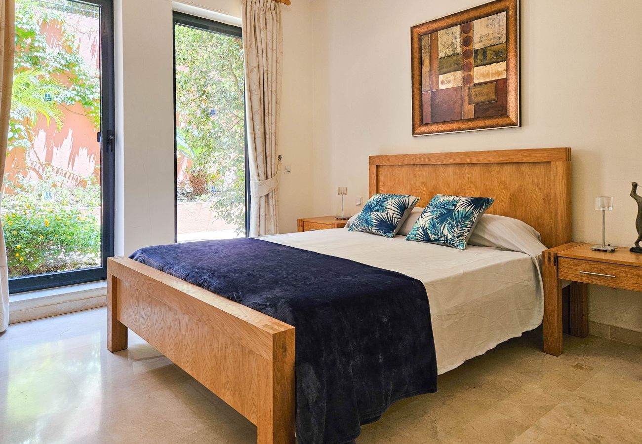 Apartment in Mijas Costa - Two bedroom apartment in Calahonda with sea views