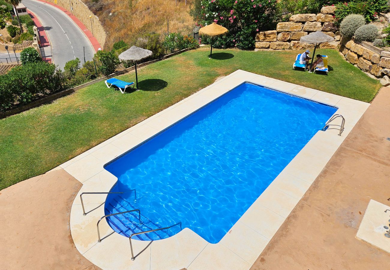Apartment in Mijas Costa - Two bedroom apartment in Calahonda with sea views