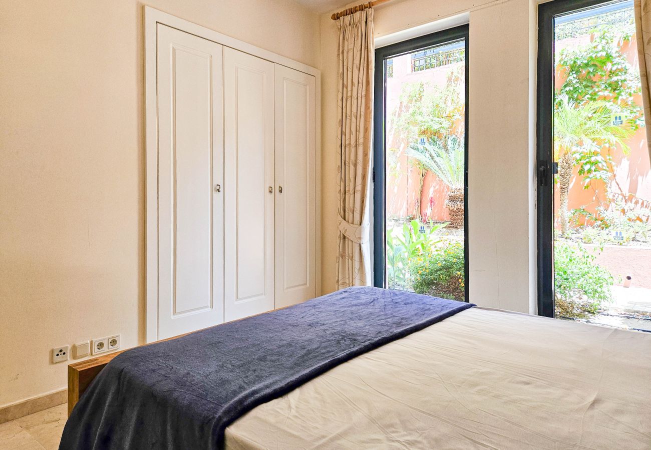 Apartment in Mijas Costa - Two bedroom apartment in Calahonda with sea views