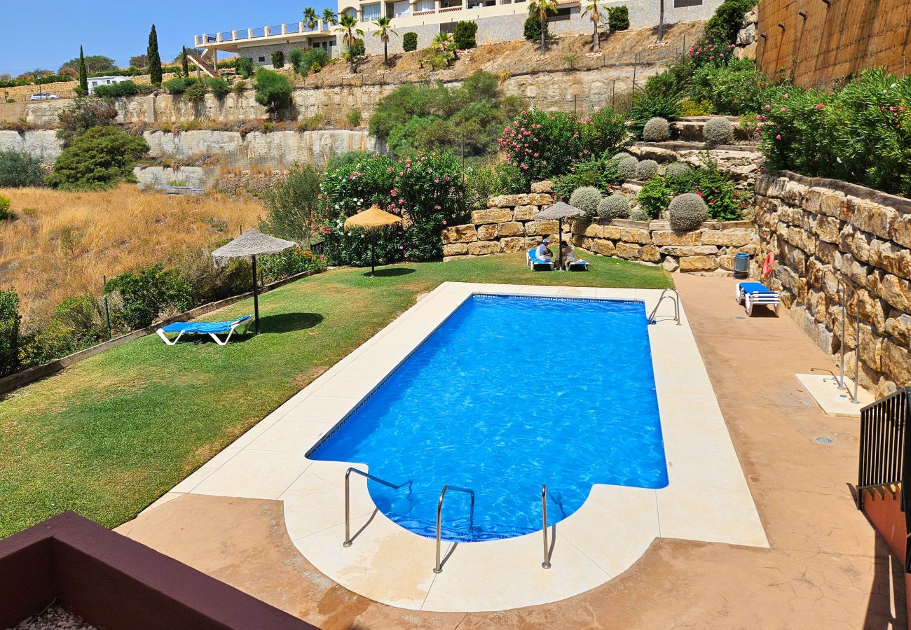 Apartment in Mijas Costa - Two bedroom apartment in Calahonda with sea views