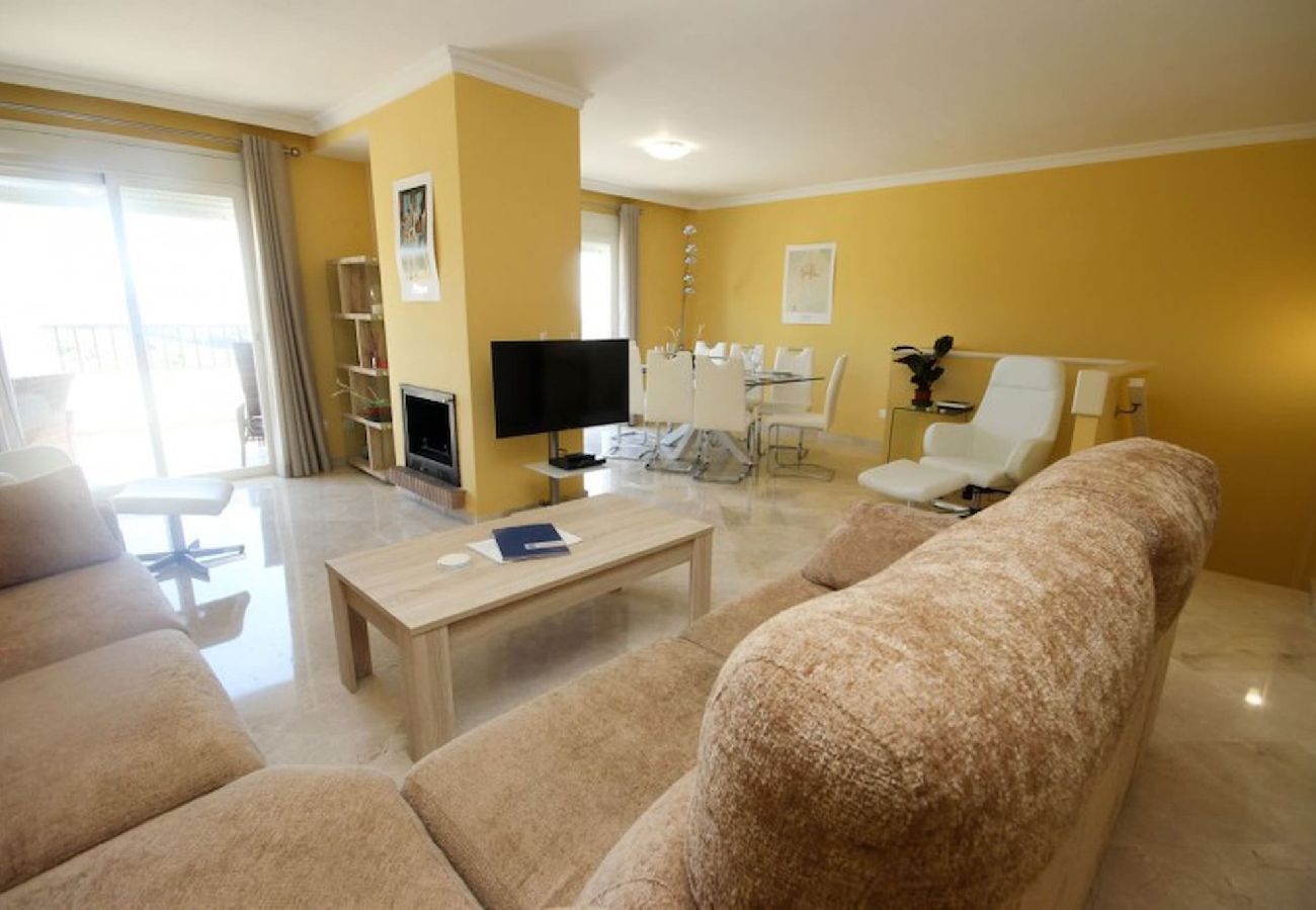 Terraced House in Casares - Spacious 4 Bedroom Townhouse in Bahia de Casares 